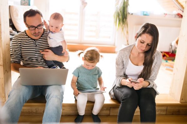 iStock-846730764-Family-Tech-neck-small-600x400
